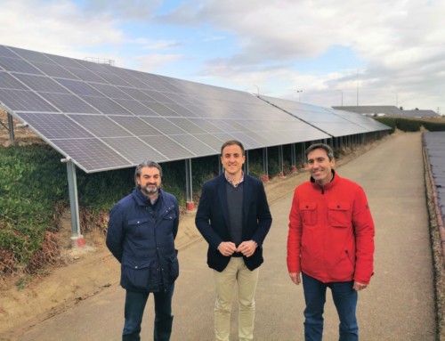 El ayuntamiento de Vera y CODEUR instalan placas solares en la EDAR del municipio para disminuir el consumo de electricidad